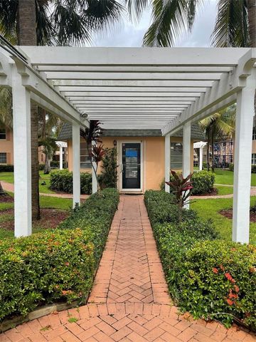 770 SE 2ND Avenue E106, Deerfield Beach, FL 33441