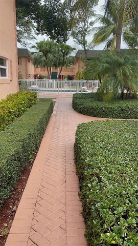 770 SE 2ND Avenue E106, Deerfield Beach, FL 33441