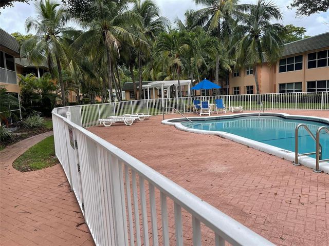 770 SE 2ND Avenue E106, Deerfield Beach, FL 33441