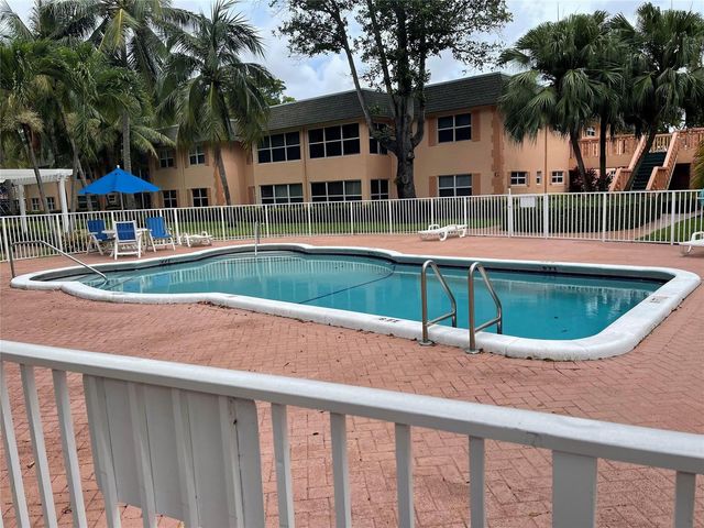 770 SE 2ND Avenue E106, Deerfield Beach, FL 33441