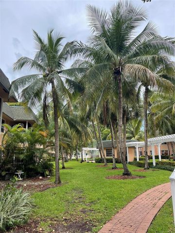 770 SE 2ND Avenue E106, Deerfield Beach, FL 33441