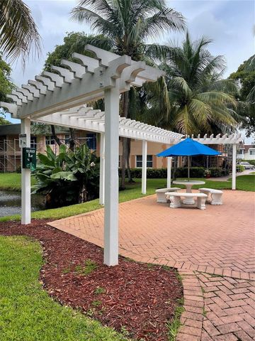 770 SE 2ND Avenue E106, Deerfield Beach, FL 33441