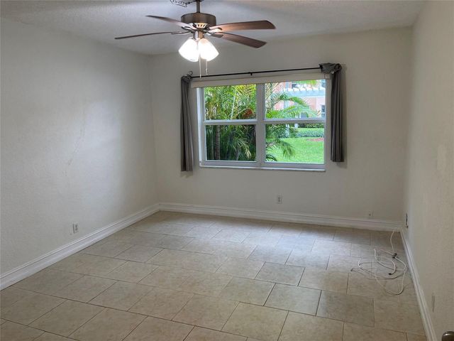 770 SE 2ND Avenue E106, Deerfield Beach, FL 33441