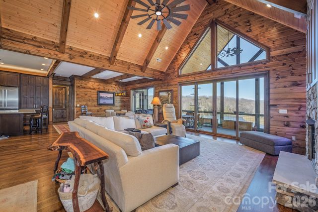 333 Kanasdatsi Drive, Brevard, NC 28712