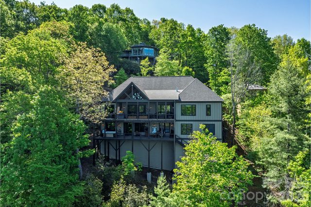 333 Kanasdatsi Drive, Brevard, NC 28712