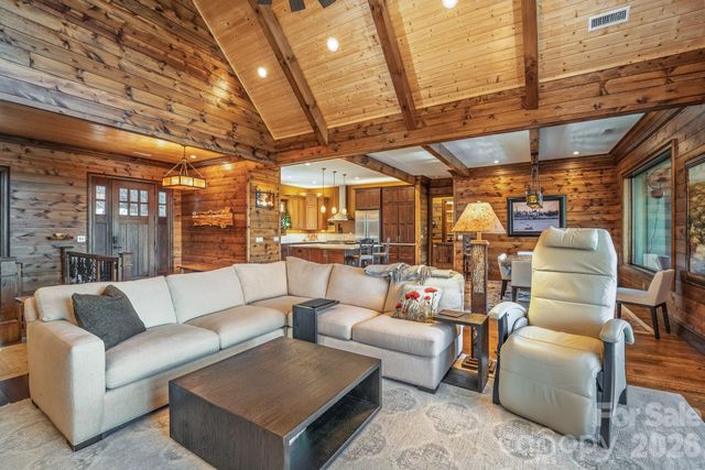333 Kanasdatsi Drive, Brevard, NC 28712