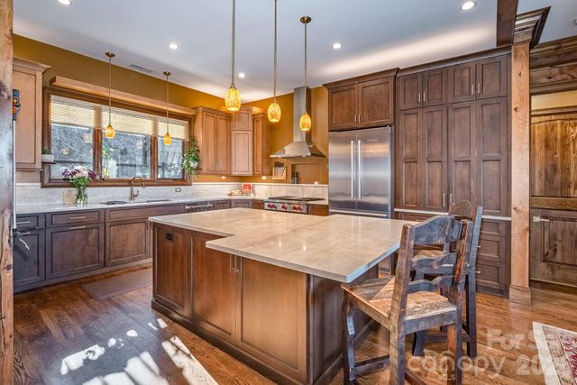 333 Kanasdatsi Drive, Brevard, NC 28712
