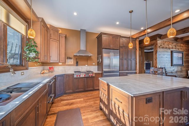 333 Kanasdatsi Drive, Brevard, NC 28712
