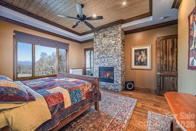 333 Kanasdatsi Drive, Brevard, NC 28712