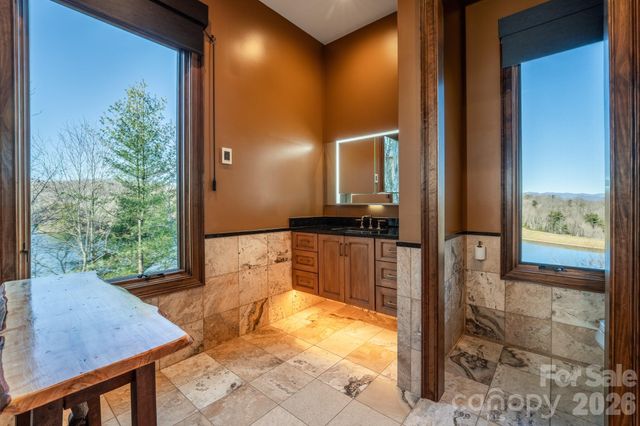 333 Kanasdatsi Drive, Brevard, NC 28712