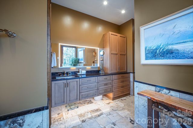 333 Kanasdatsi Drive, Brevard, NC 28712