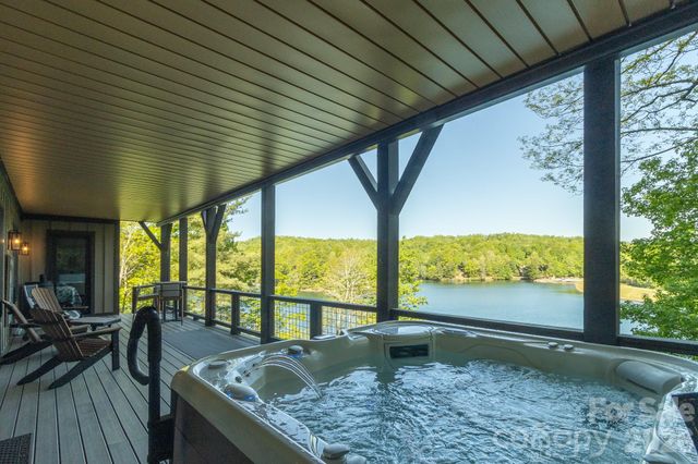 333 Kanasdatsi Drive, Brevard, NC 28712