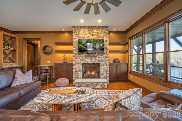 333 Kanasdatsi Drive, Brevard, NC 28712