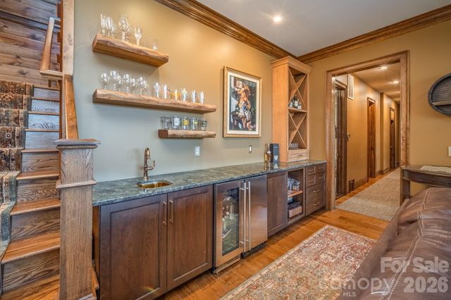 333 Kanasdatsi Drive, Brevard, NC 28712