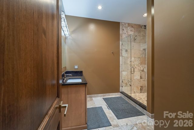 333 Kanasdatsi Drive, Brevard, NC 28712