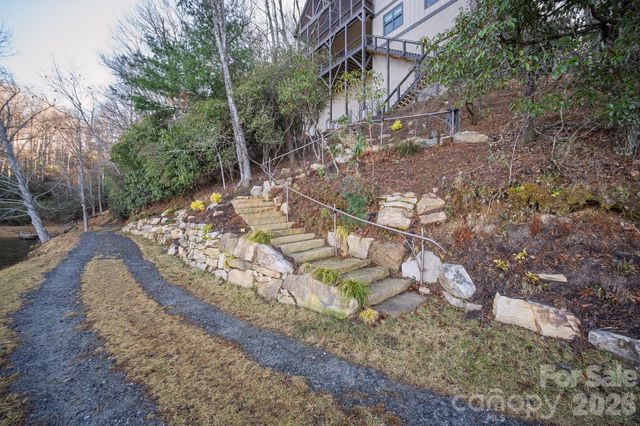 333 Kanasdatsi Drive, Brevard, NC 28712