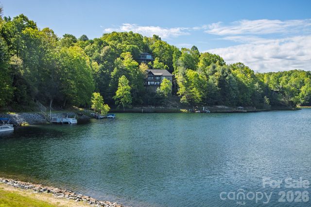 333 Kanasdatsi Drive, Brevard, NC 28712