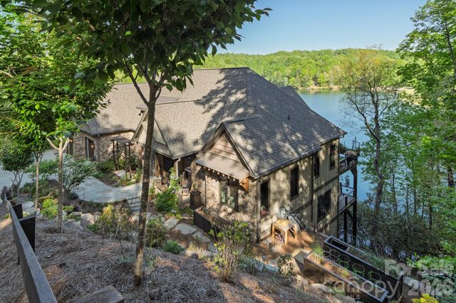 333 Kanasdatsi Drive, Brevard, NC 28712