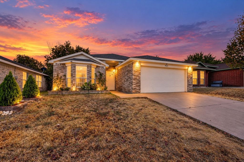 9929 Long Rifle Drive, Fort Worth, TX 76108 — exterior
