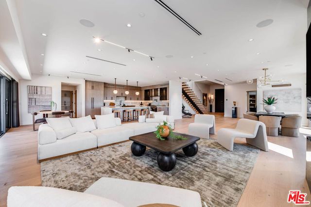 1000 N Kenneth Road, Burbank, CA 91504