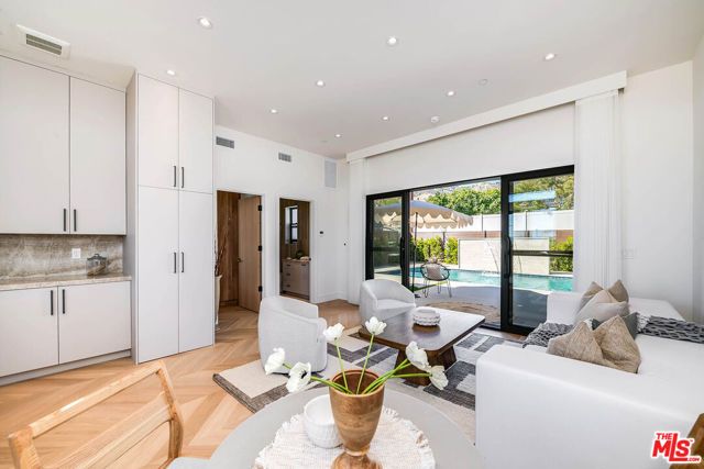 1000 N Kenneth Road, Burbank, CA 91504