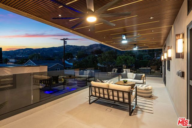 1000 N Kenneth Road, Burbank, CA 91504
