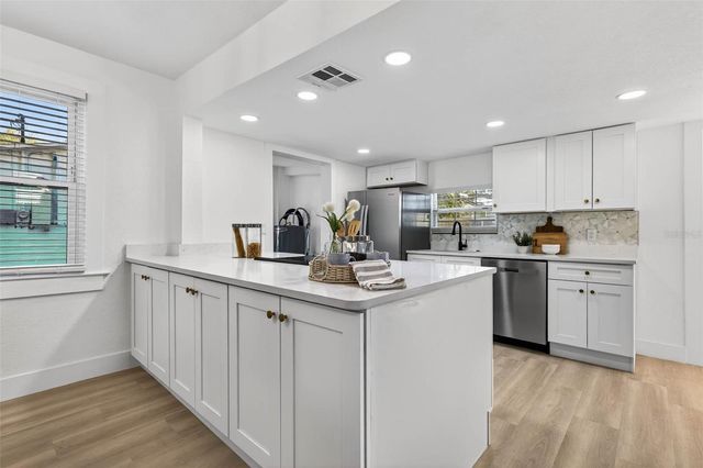 109 E LAMBRIGHT STREET, Tampa, FL 33604