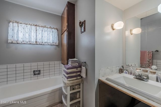 605 Lewiston AVE, Pinehurst, ID 83850