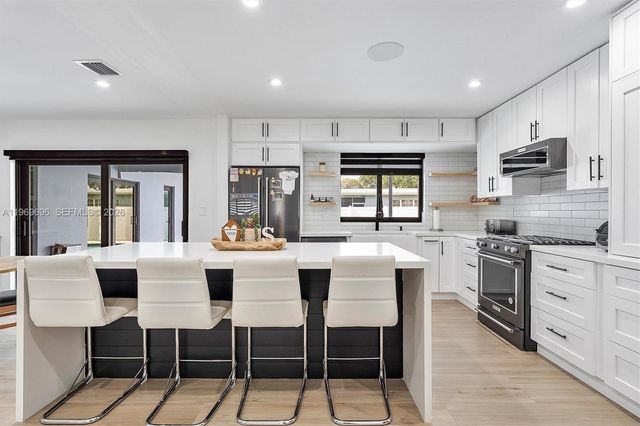 10950 NW 16th Ct, Pembroke Pines, FL 33026