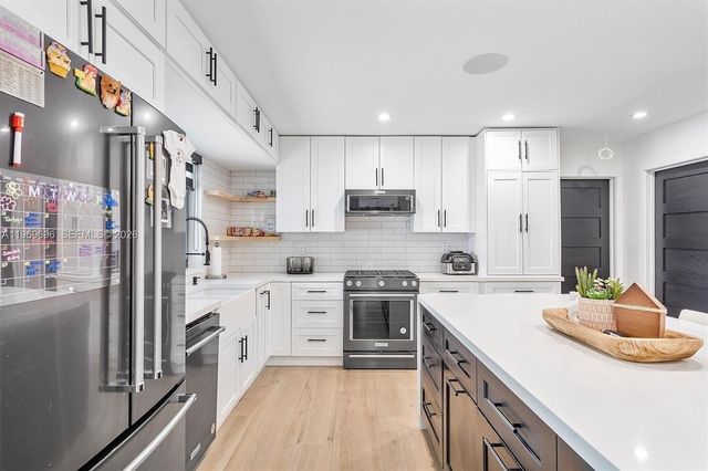 10950 NW 16th Ct, Pembroke Pines, FL 33026