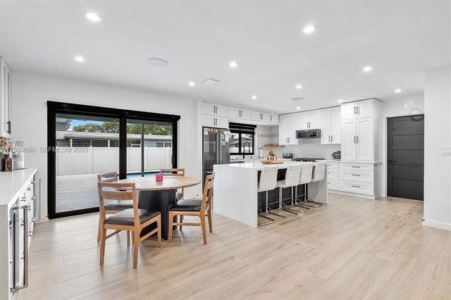 10950 NW 16th Ct, Pembroke Pines, FL 33026