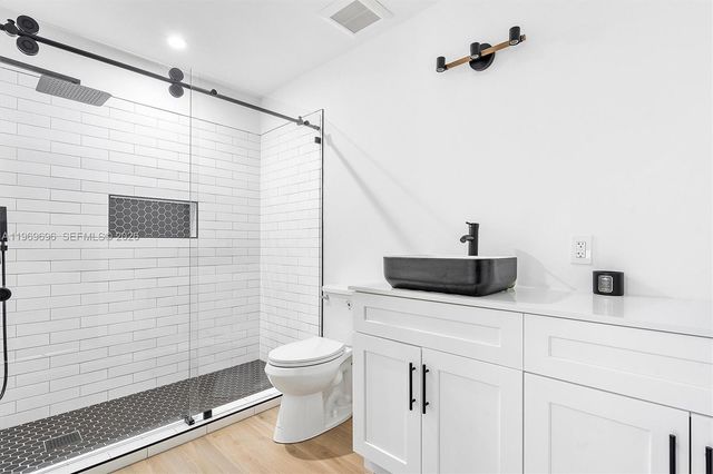 10950 NW 16th Ct, Pembroke Pines, FL 33026