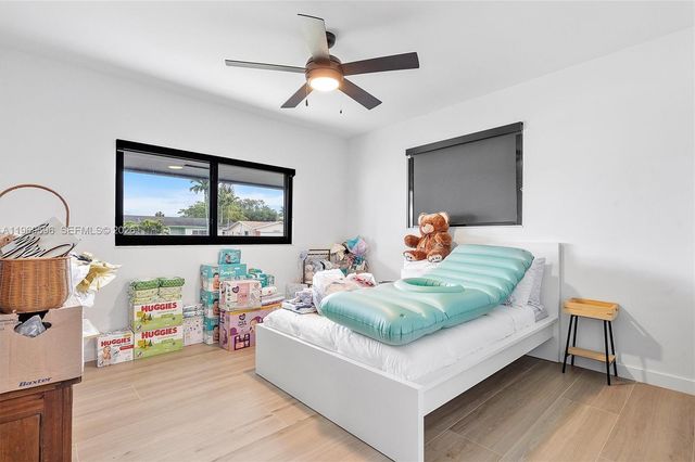 10950 NW 16th Ct, Pembroke Pines, FL 33026