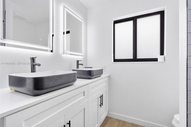 10950 NW 16th Ct, Pembroke Pines, FL 33026