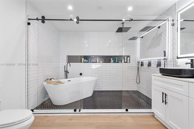 10950 NW 16th Ct, Pembroke Pines, FL 33026