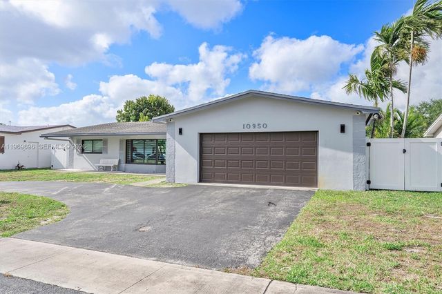 10950 NW 16th Ct, Pembroke Pines, FL 33026