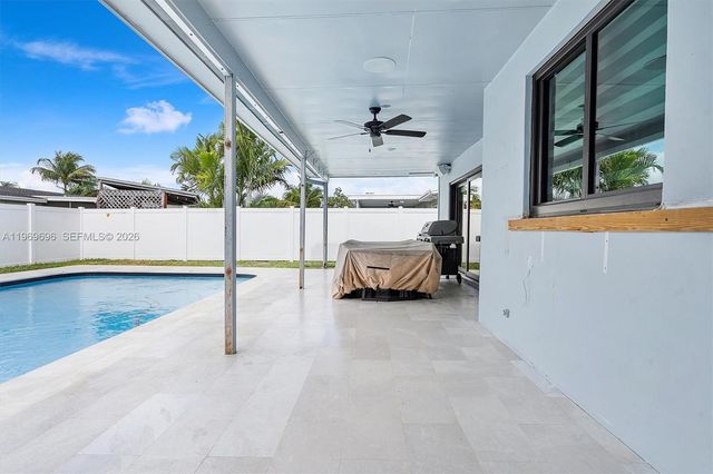 10950 NW 16th Ct, Pembroke Pines, FL 33026