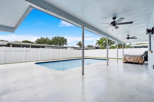 10950 NW 16th Ct, Pembroke Pines, FL 33026