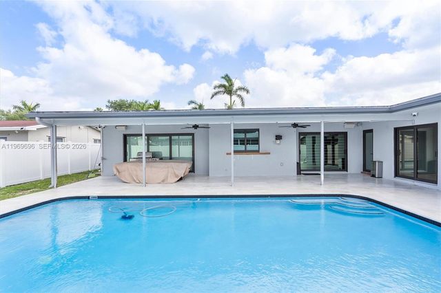 10950 NW 16th Ct, Pembroke Pines, FL 33026