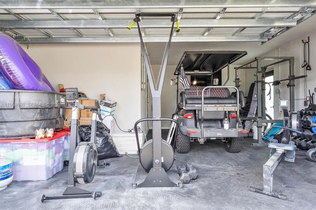 10950 NW 16th Ct, Pembroke Pines, FL 33026