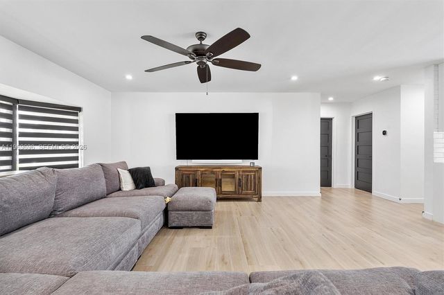 10950 NW 16th Ct, Pembroke Pines, FL 33026