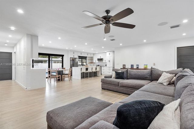 10950 NW 16th Ct, Pembroke Pines, FL 33026