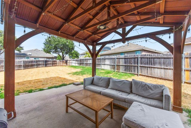 8640 Shallow Creek Drive, Fort Worth, TX 76179