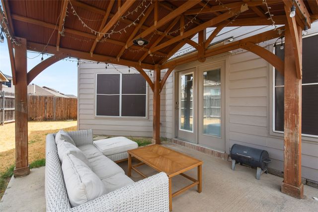 8640 Shallow Creek Drive, Fort Worth, TX 76179