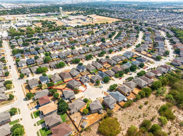 8640 Shallow Creek Drive, Fort Worth, TX 76179