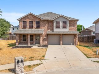8640 Shallow Creek Drive, Fort Worth, TX 76179