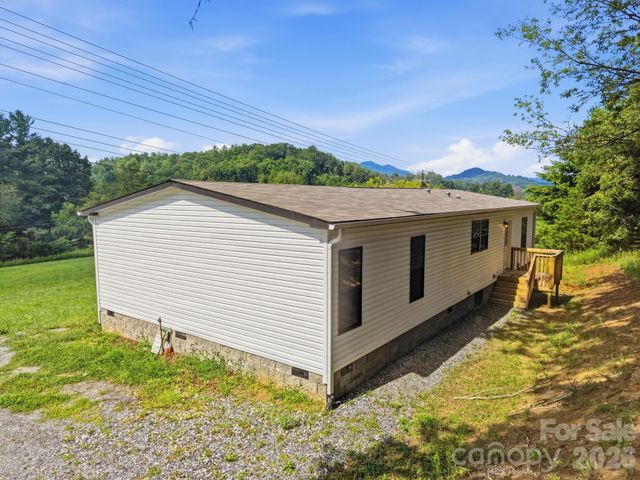 526 Cane River School Road, Burnsville, NC 28714