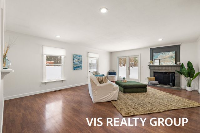 15027 152nd Avenue, Grand Haven, MI 49417