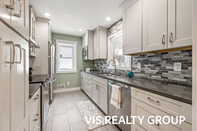 15027 152nd Avenue, Grand Haven, MI 49417