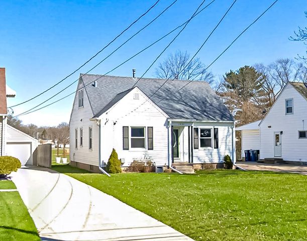 1937 W 7th Street, Waterloo, IA 50702